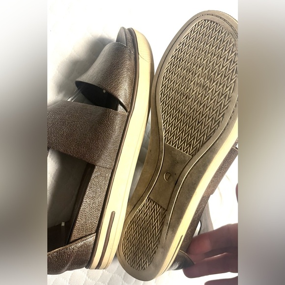 Eileen Fisher Sport Criss Cross Banded Leather Platform Sandals Metallic 
Sz 7 - Picture 6 of 6